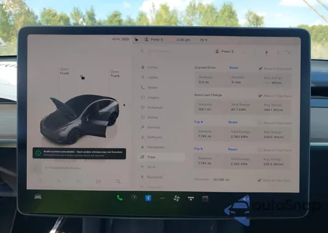 2023 Tesla Model Y Awd/Long Range Dual Motor All-Wheel Drive z USA, uszkodzony, nr VIN 7SAYGDEE2PF752100